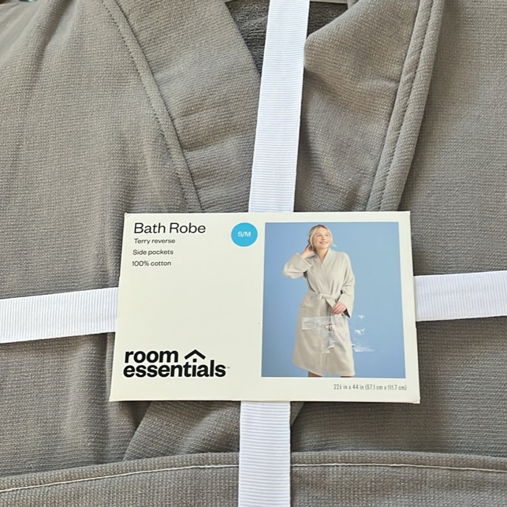 ROOM ESSENTIALS ROBE 100% COTTON. Sz S/M-Super comfy.